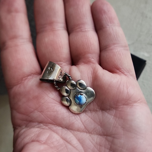 Adorable NWOT Golden Hills Turquoise Dog Paw Pendant πβ₯οΈ πΎ - Picture 7 of 10